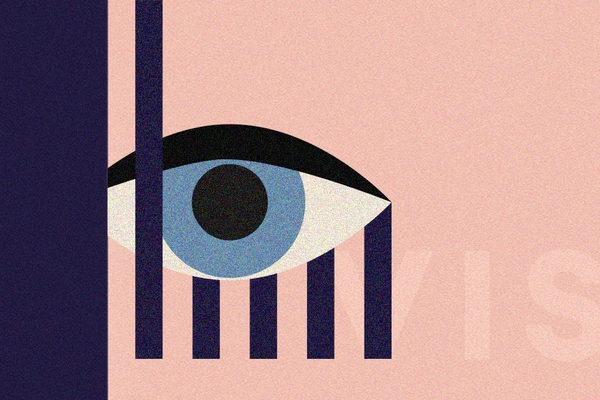 Un oeil sur un fond rose
